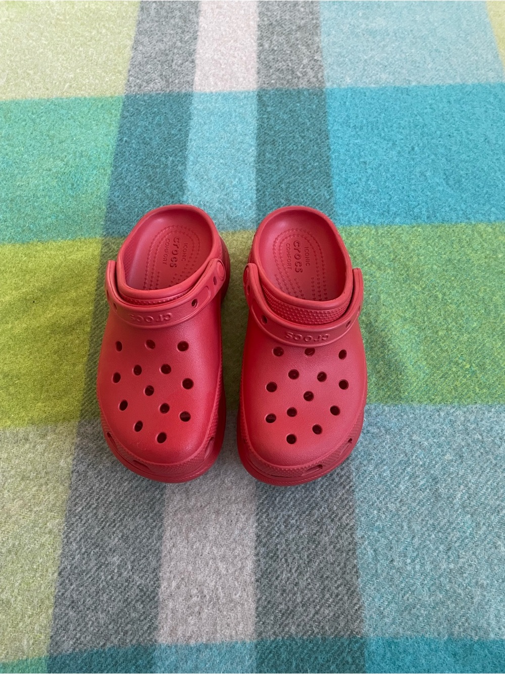 Crocs Classic Bae Clogs Red Women’s Size 4US Platform